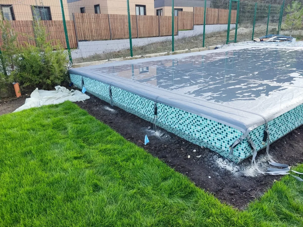 Батутное покрывало на бассейне в Кондопоге